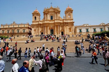 INFIORATA DI NOTO barocca in Sicilia. Fotografie di Giulio Azzarello ©2014. INFIORATA DI NOTO barocca in Sicilia. Fotografie di Giulio Azzarello ©2014.