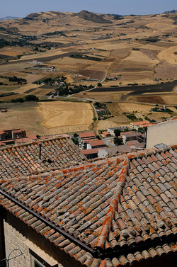 GANCI comune e antico borgo medievale delle Madonie in Sicilia. Fotografie di Giulio Azzarello &copy;2014.