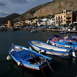 MONDELLO. Fotografe di Giulio Azzarello &copy;2023.