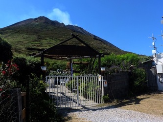 STROMBOLI fotografie di Giulio Azzarello ©2020. STROMBOLI fotografie di Giulio Azzarello ©2020.