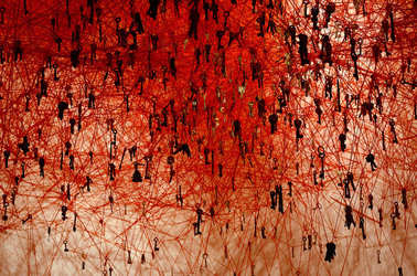 BIENNALE di VENEZIA padiglione giapponese. Foto di Giulio Azzarello &copy;2015 2016. Opera di Chiharu Shiota The KEY in the HAND .