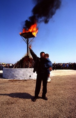 NEWROZ marzo 2001. Curdistan turco. Fotografie di Giulio Azzarello ©2001 2022. NEWROZ marzo 2001. Curdistan turco. Fotografie di Giulio Azzarello ©2001 2022.