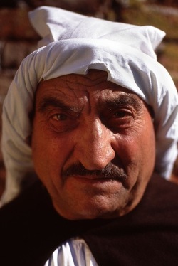 LA CERCA processione religiosa. Fotografie di Giulio Azzarello &copy;1996 2021.