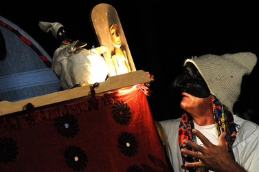 BRUNO LEONE e il suo Pulcinella spettacolo. Fotografie di Giulio Azzarello ©2014. BRUNO LEONE e il suo Pulcinella spettacolo. Fotografie di Giulio Azzarello ©2014.