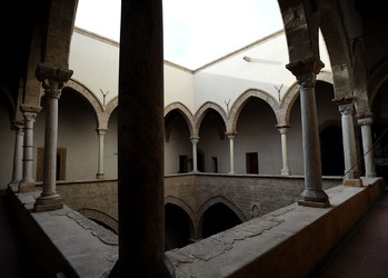 LOGGIATO arabo normanno allo Steri di Palermo. Fotografie di Giulio Azzarello &copy;2014.