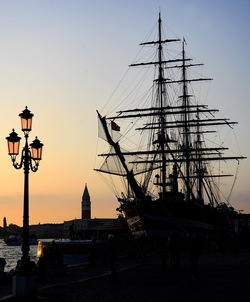 AMERIGO VESPUCCI fotografie di Giulio Azzarello ©2020. AMERIGO VESPUCCI fotografie di Giulio Azzarello ©2020.