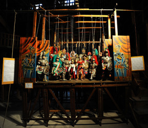 TRADIZIONI IN VIAGGIO mostra di pupi di Mimmo Cuticchio. Fotografie di Giulio Azzarello &copy;2014.
