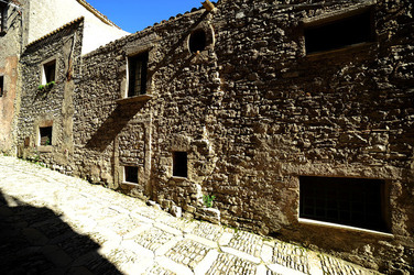 ERICE e il suo QUARTIERE SPAGNOLO.Fotografie di Giulio Azzarello &copy;2014.