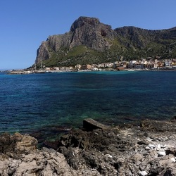 BAIA DEL CORALLO. Fotografie di Giulio Azzarello &copy;2022.