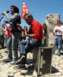 PORTELLA della Ginestra in Sicilia. Fotografie di Giulio Azzarello &copy;2014.
