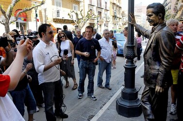 CAMILLERI e MONTALBANO a Porto Empedocle Agrigento . Fotografie di Giulio Azzarello ©2014. CAMILLERI e MONTALBANO a Porto Empedocle Agrigento . Fotografie di Giulio Azzarello ©2014.