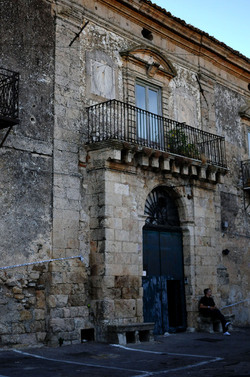 POLIZZI GENEROSA in Sicilia. Fotografie di Giulio Azzarello ©2014. POLIZZI GENEROSA in Sicilia. Fotografie di Giulio Azzarello ©2014.