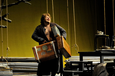 TEATRO stabile BIONDO di Palermo. Primo spettacolo stagione 2015 2106. Foto di Giulio Azzarello &copy;.