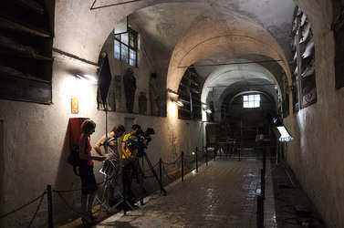 Le CATACOMBE di Palermo documentario film. Fotografie di scena e set di Giulio Azzarello &copy;2014.
