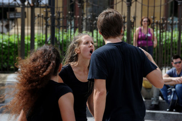 DANZE URBANE contemporanee per le vie di Palermo. Fotografie di Giulio Azzarello &copy;2014.