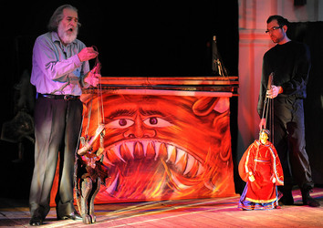 OPERA DEI PUPI di Mimmo Cuticchio in uno spettacolo natalizio a Palermo. Fotografie di Giulio Azzarello ©2014. OPERA DEI PUPI di Mimmo Cuticchio in uno spettacolo natalizio a Palermo. Fotografie di Giulio Azzarello ©2014.