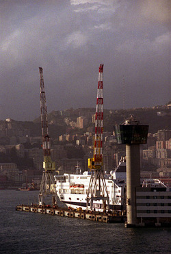 IL PORTO DI GENOVA panoramiche e particolari. Fotografie di Giulio Azzarello &copy;2014.