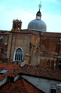 VENEZIA fotografie di Giulio Azzarello &copy;2022.