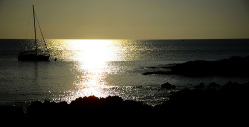 ISOLA DI USTICA la costa. Fotografie di Giulio Azzarello &copy;2016.