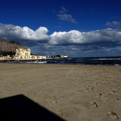 MONDELLO. Fotografie di Giulio Azzarello &copy;2024.