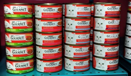 NEGOZIO di ANIMALI. Fotografie di Giulio Azzarello ©2018. NEGOZIO di ANIMALI. Fotografie di Giulio Azzarello ©2018.