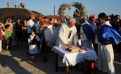 PROCESSIONE RELIGIOSA DEL MARE a Linosa. Fotografie di Giulio Azzarello ©2014. PROCESSIONE RELIGIOSA DEL MARE a Linosa. Fotografie di Giulio Azzarello ©2014.