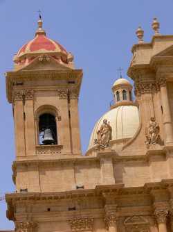 IL BAROCCO DI NOTO in Sicilia panoramiche e particolari. Fotografie di Giulio Azzarello &copy;2014.