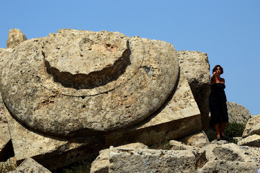 PAOLA PACE attrice italiana di origini siciliane Palermo ritratti a Sellinunte. Fotografie di Giulio Azzarello ©2014.