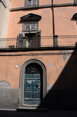 VITERBO e il suo centro storico. Fotografie di Giulio Azzarello &copy;2014.