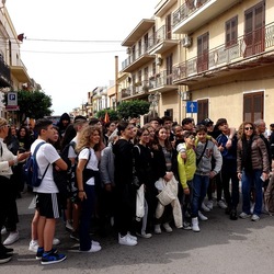 AFROCHE. Fotografie di Giulio Azzarello ©2024. AFROCHE. Fotografie di Giulio Azzarello ©2024.