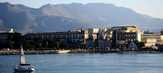 IL GOLFO E IL PORTO DI PALERMO. Fotografie di Giulio Azzarello &copy;2015 2016.