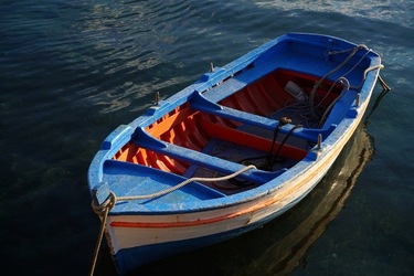 BARCHE. Fotografie di Giulio Azzarello ©2022. BARCHE. Fotografie di Giulio Azzarello ©2022.