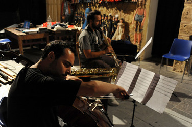 GIACOMO CUTICCHIO e il suo ensemble musicale. Fotografie di Giulio Azzarello &copy;2014.