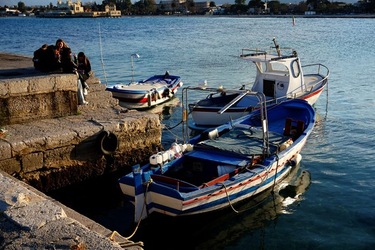 BARCHE. Fotografie di Giulio Azzarello ©2022. BARCHE. Fotografie di Giulio Azzarello ©2022.