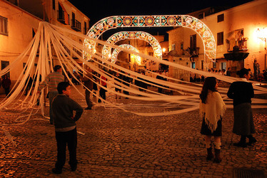 PROCESSIONE RELIGIOSA in Sicilia. Fotografie di Giulio Azzarello &copy;2014.