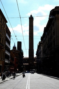 BOLOGNA centro storico. Fotografie di Giulio Azzarello &copy;2018.