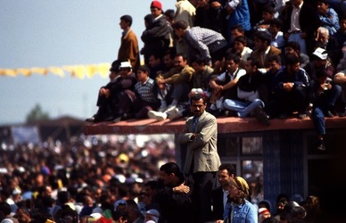 NEWROZ marzo 2001. Curdistan turco. Fotografie di Giulio Azzarello ©2001 2022. NEWROZ marzo 2001. Curdistan turco. Fotografie di Giulio Azzarello ©2001 2022.