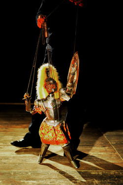 OPERA DEI PUPI di Mimmo Cuticchio in uno spettacolo natalizio a Palermo. Fotografie di Giulio Azzarello ©2014. OPERA DEI PUPI di Mimmo Cuticchio in uno spettacolo natalizio a Palermo. Fotografie di Giulio Azzarello ©2014.