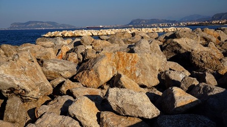 BARCHE. Fotografie di Giulio Azzarello ©2022. BARCHE. Fotografie di Giulio Azzarello ©2022.