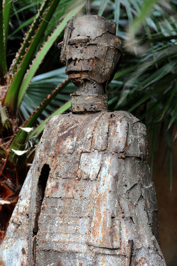 ANGELO DENARO pittore artista siciliano con la sua scultura di ferro. Fotografie di Giulio Azzarello &copy;2014.