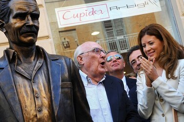 CAMILLERI e MONTALBANO a Porto Empedocle Agrigento . Fotografie di Giulio Azzarello ©2014. CAMILLERI e MONTALBANO a Porto Empedocle Agrigento . Fotografie di Giulio Azzarello ©2014.