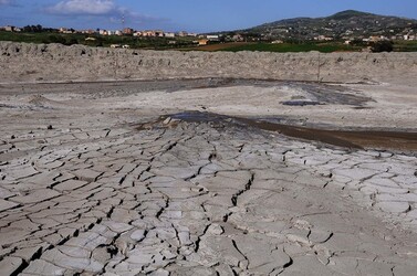 LE MACALUBE di Sicilia. Fotografie di Giulio Azzarello ©2014. LE MACALUBE di Sicilia. Fotografie di Giulio Azzarello ©2014.