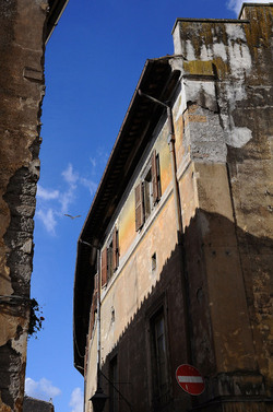 VITERBO e il suo centro storico. Fotografie di Giulio Azzarello &copy;2014.