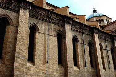 PARMA centro storico. Fotografie di Giulio Azzarello &copy;2016.