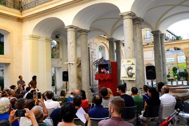 BRUNO LEONE Pulcinella. Fotografie di Giulio Azzarello ©2020. BRUNO LEONE Pulcinella. Fotografie di Giulio Azzarello ©2020.