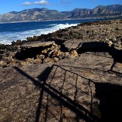 COSTA SICILIANA. Fotografie di Giulio Azzarello &copy;2022.