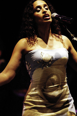 NOA artista musicista israeliana. Fotografie di Giulio Azzarello &copy;2014.