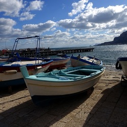 MONDELLO. Fotografe di Giulio Azzarello &copy;2023.