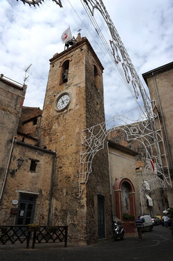 ISNELLO in Sicilia comune e paese del territorio delle madonie. Fotografie di Giulio Azzarello &copy;2014.