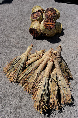 CESTO tipico tradizionale siciliano impagliato. Fotografie di Giulio Azzarello &copy;2014.
